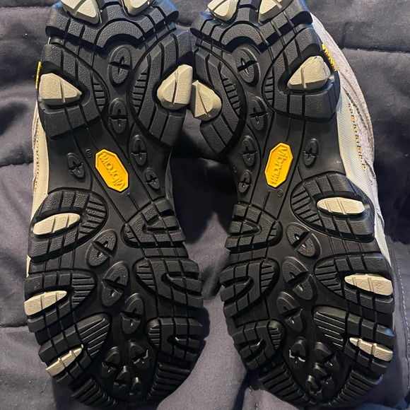 Merrell Women’s Moab 3 Hiking Shoes - Picture 4 of 9